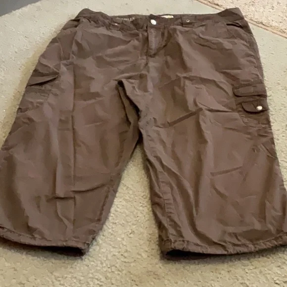 EUC woman’s CARIBBEAN JOE capri pants - Picture 2 of 4